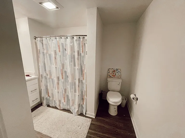 6332 Woodman Ave #1 — Photo 11