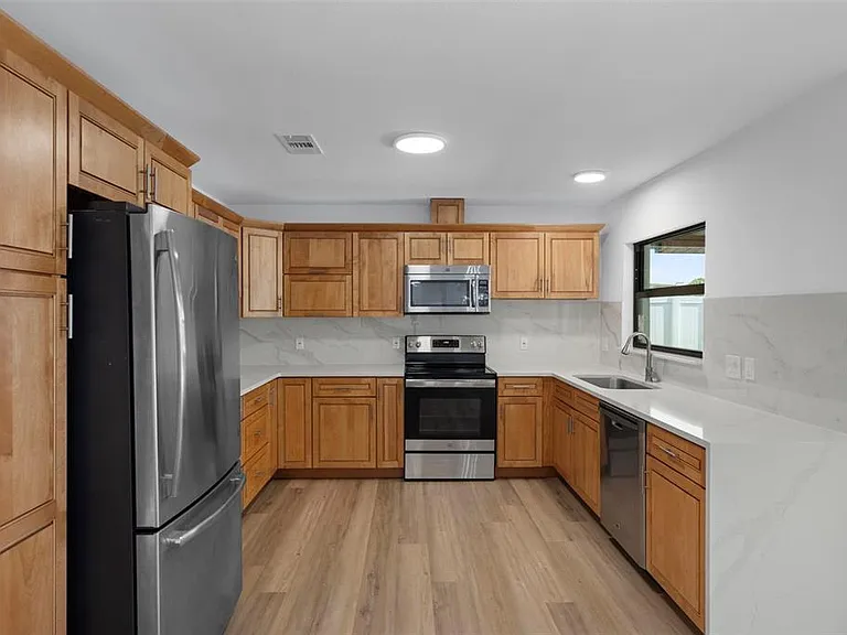 9910 Island Harbor Dr #A — Photo 27