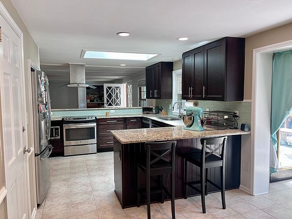 3rd image of 4625 Hoylake Dr
