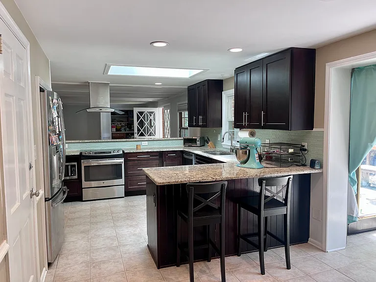 4625 Hoylake Dr — Photo 3