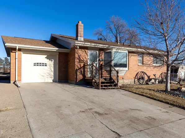 1804 Linda Dr NW, Mandan, ND 58554