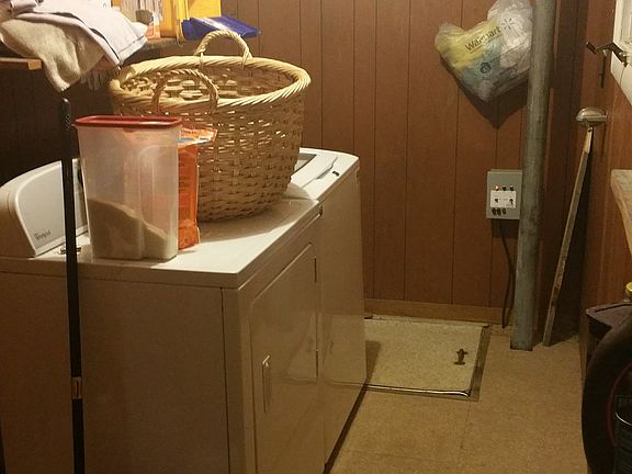 Laundry, basement access