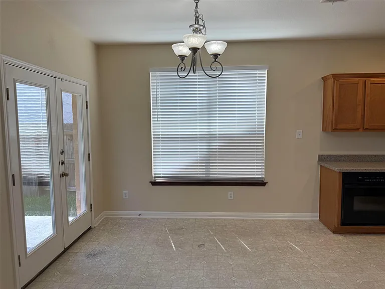 1511 Homewood Cir — Photo 5