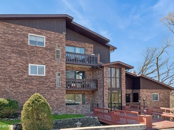 8459 Archer Ave APT 105, Willow Springs, IL 60480