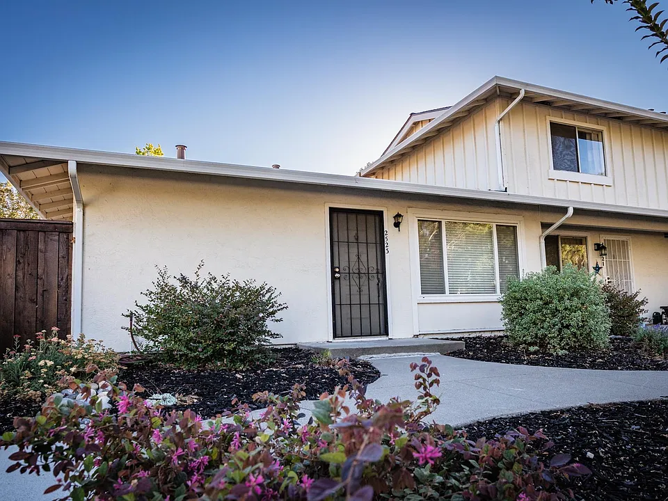 2523 Twin Creeks Dr