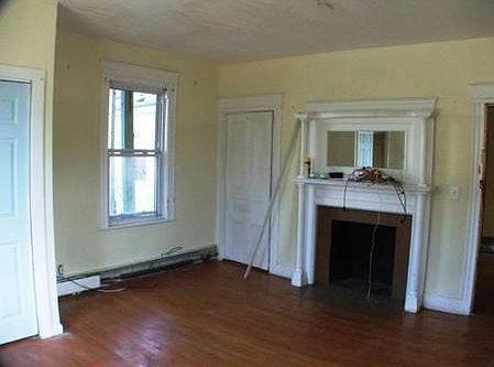 2nd image of 255 Weston St #255