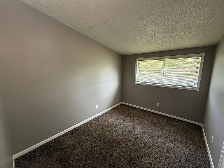 593 Bonwood Ave — Photo 15