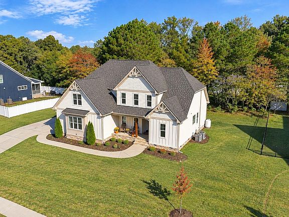 2nd image of 224 Lambert Ln