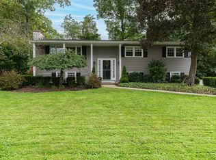 16 Albie Dr, Hyde Park, NY 12538