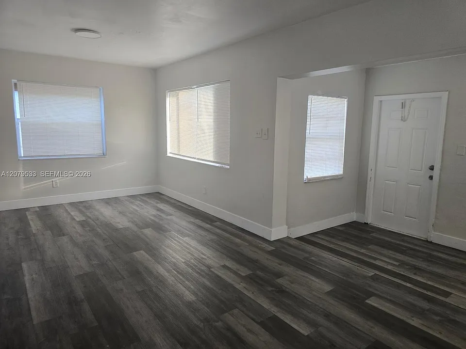 2431 NW 9th St