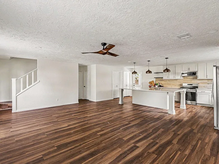 2430 Summer Spring Dr — Photo 6