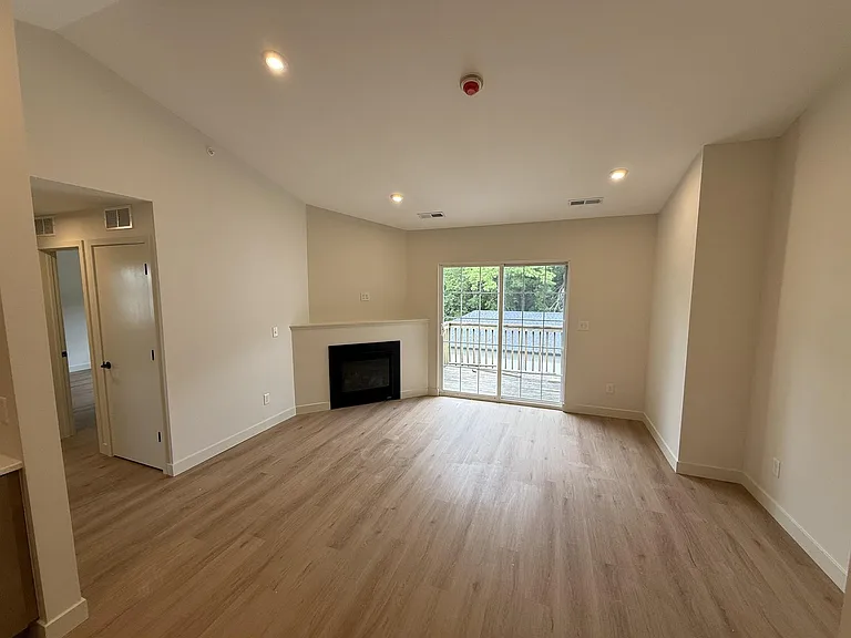 927 Boston Way #10 — Photo 5