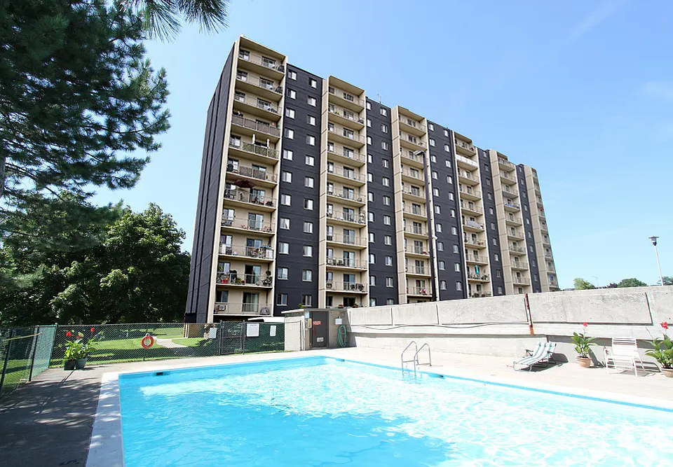 340 Willowdale Cres