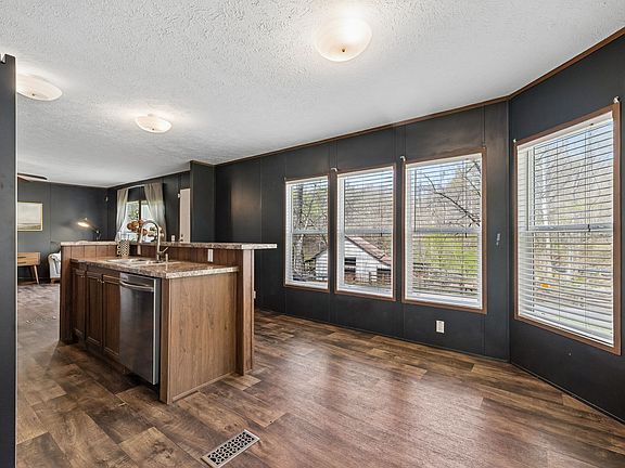 5th image of 805 Harris Rd