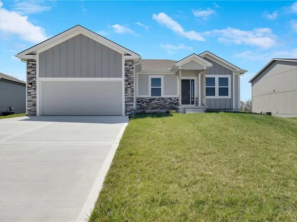 1505 SW 10th Ter, Oak Grove, MO 64075