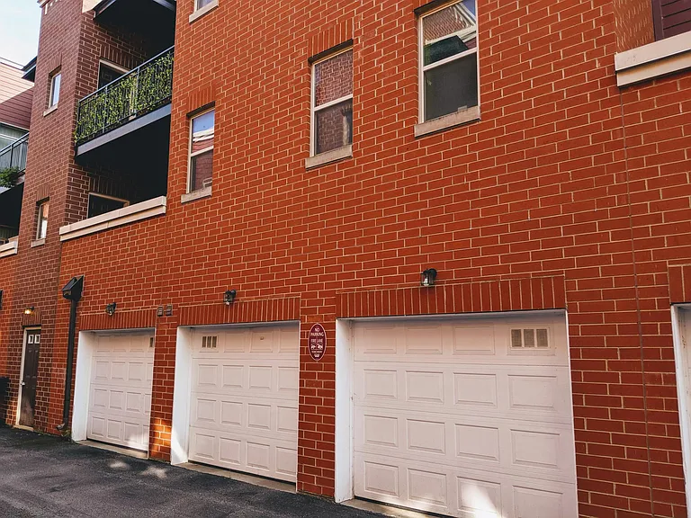 Balcony & 1 car shared garage