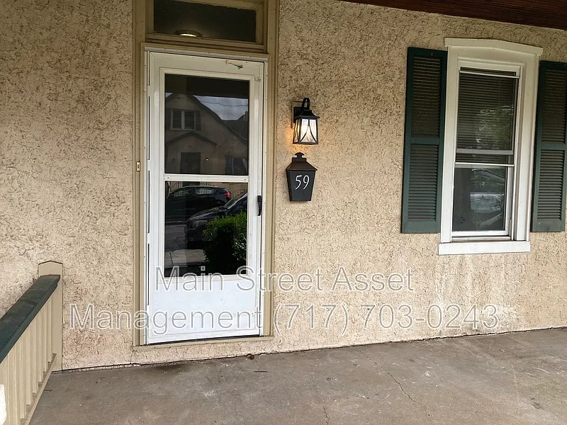 4 bed, 1.5 bath, 1585 sqft, $2,100 — Photo 1