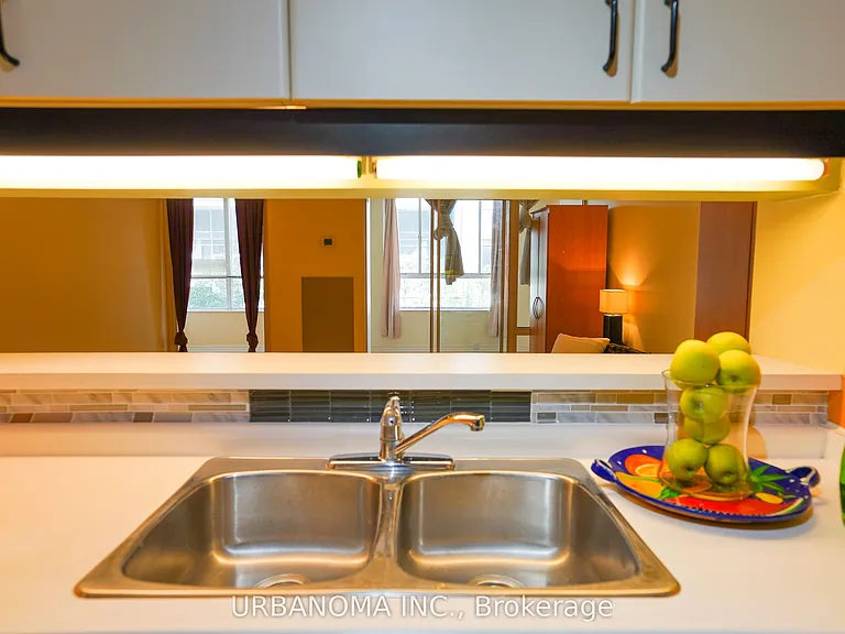717 Bay St #409 — Photo 4