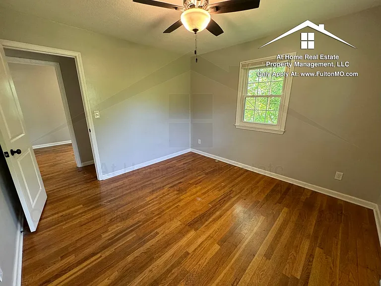 1304 Bradley Ln — Photo 19