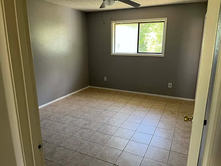 915 Hanes Blvd #1 — Photo 10