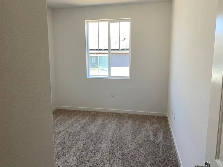 801 Verdant Ln — Photo 11