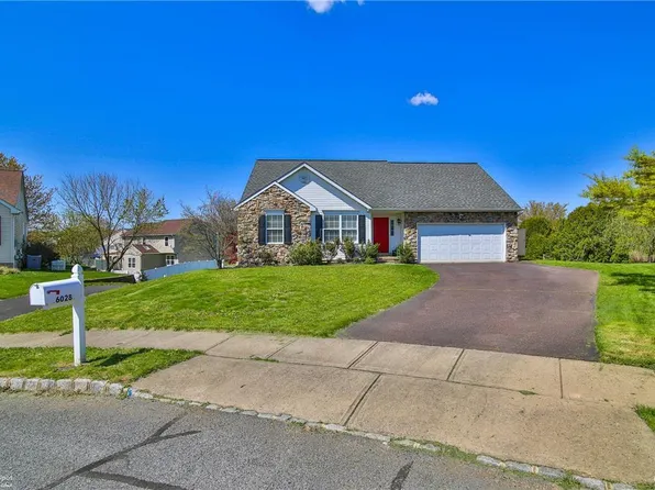 6028 Split Log Dr, Pipersville, PA 18947