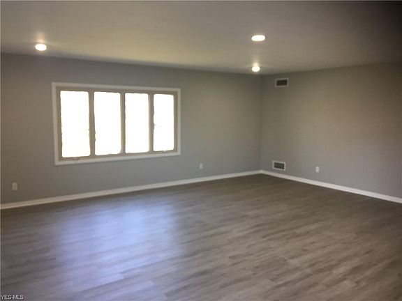 5th image of 22655 Chagrin Blvd Unit 216