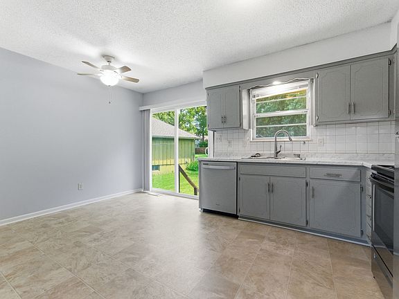 4th image of 16711 Bel Ray Blvd