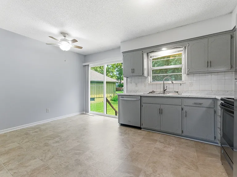 16711 Bel Ray Blvd — Photo 4