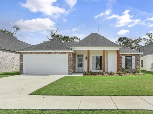 5186 Black River Rd, Darrow, LA 70725