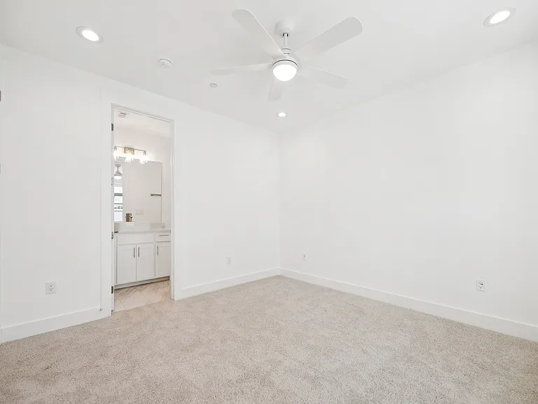 262 Harris St — Photo 16