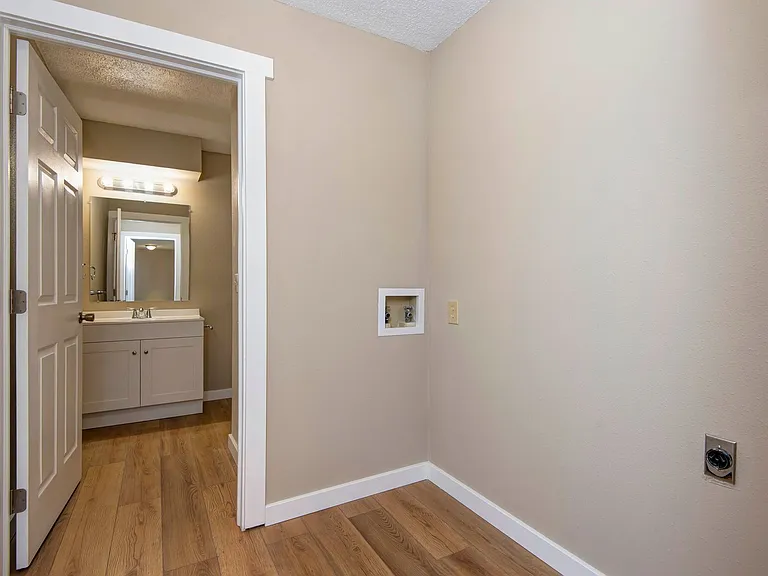 4444 S Robberson Ave — Photo 8