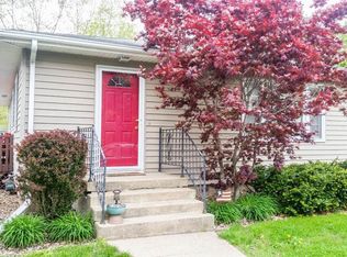 922 Harlington Pl, Waverly, IA 50677