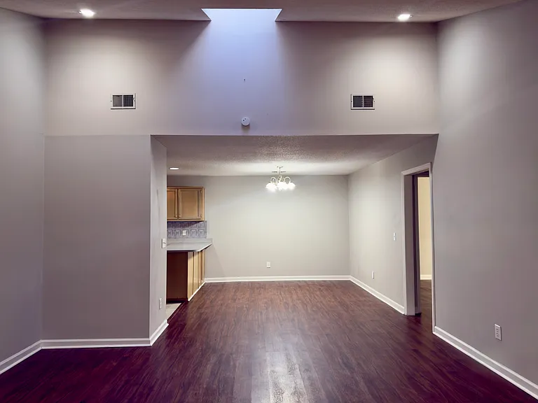 1121 Northwood Dr #1121 — Photo 2