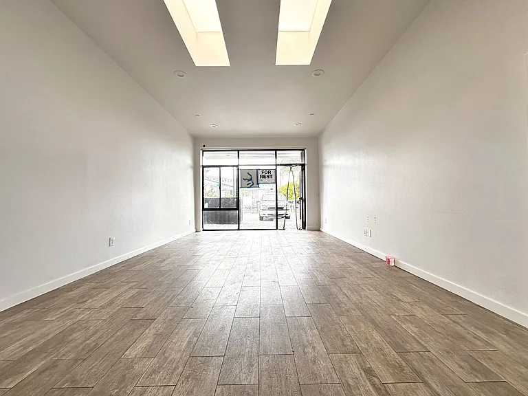646 Hegenberger Rd #C — Photo 2