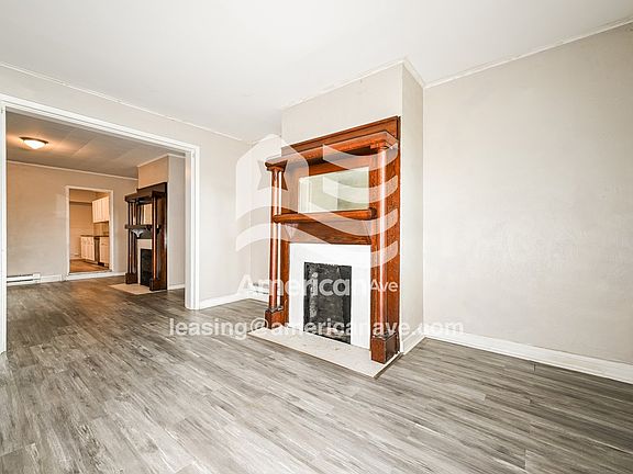 1005931_002_living_room_2.jpg