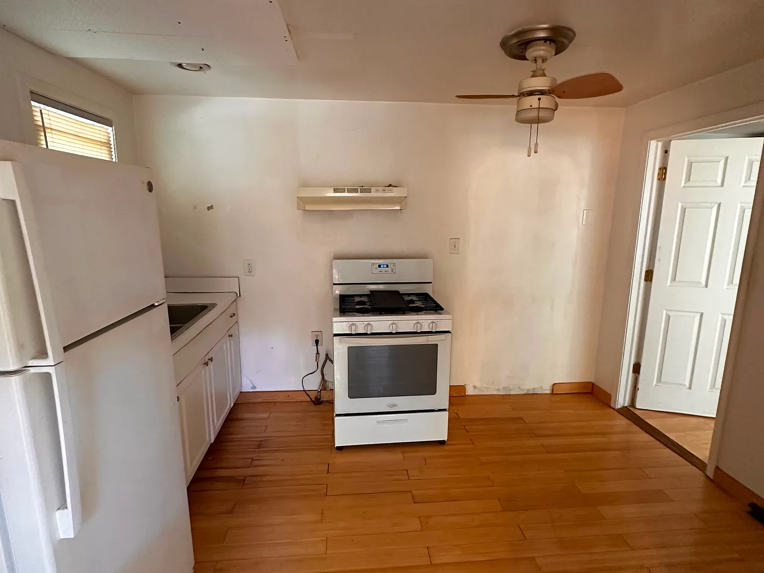 Studio, 400 sqft, $775 — Photo 4