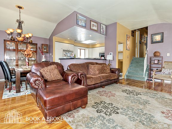 2nd image of 10564 Avenue M