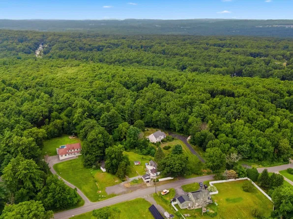 33 Beacon Hill Road, Derry, NH 03038
