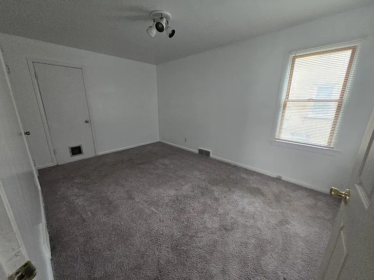 506 W Twelve Mile Rd — Photo 15