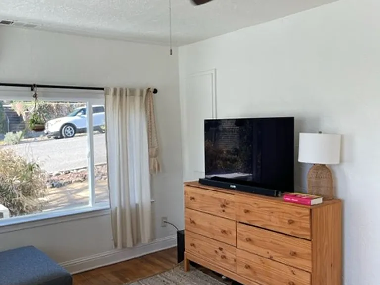 1335 Willis St — Photo 8