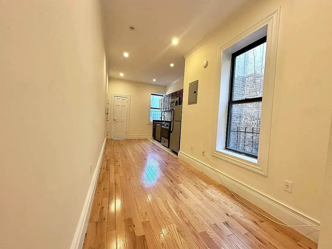 Building Photo - 527 E 83rd St #5T