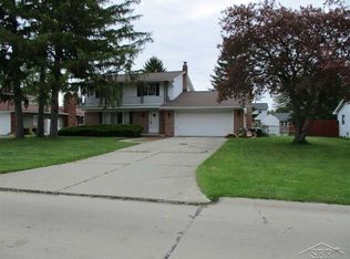 900 N Frost Dr, Saginaw, MI