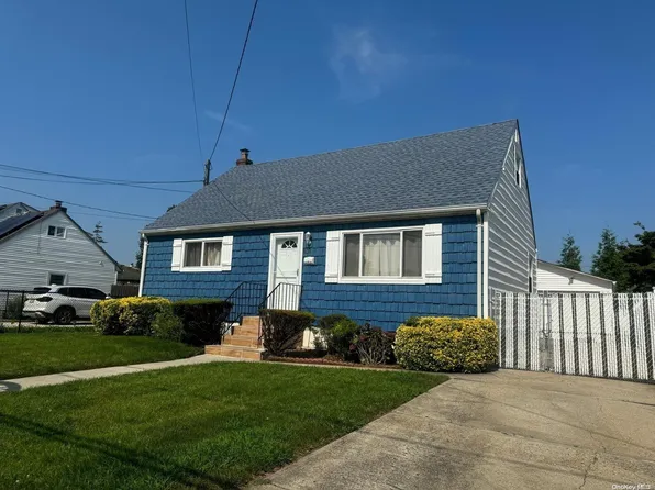 160 Cabota Avenue, Copiague, NY 11726