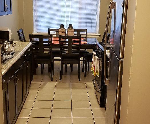 2nd image of 609 Oakton St APT 1C