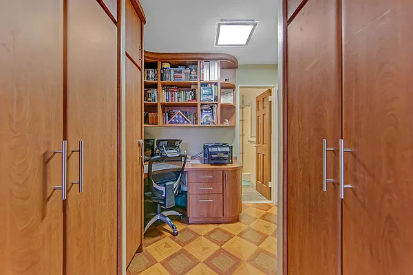 Sold by ListingMule LLC | media 33