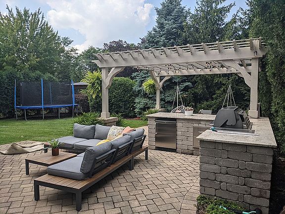 3rd image of 1400 Bonnie Brae Pl