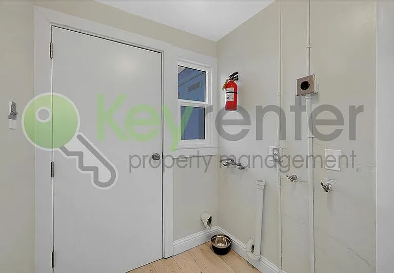 1119 Lochbrae Rd #1 — Photo 15