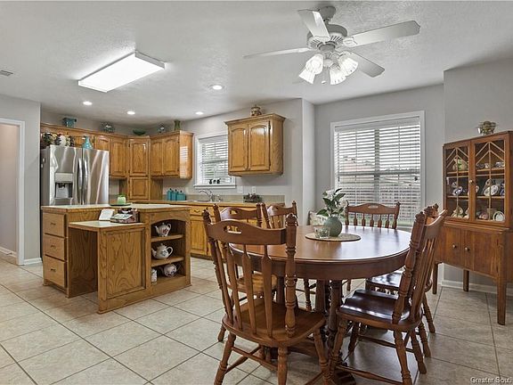 4th image of 209 Vanessa Ave