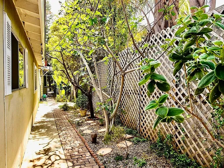629 1/2 Palms Blvd — Photo 2